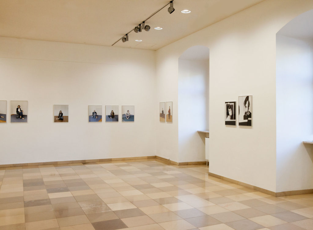 Ausstellungsansicht 50 Jahre fotografische Gesellschaft Landeskulturzentrum Ursulinenhof Renate Billensteiner