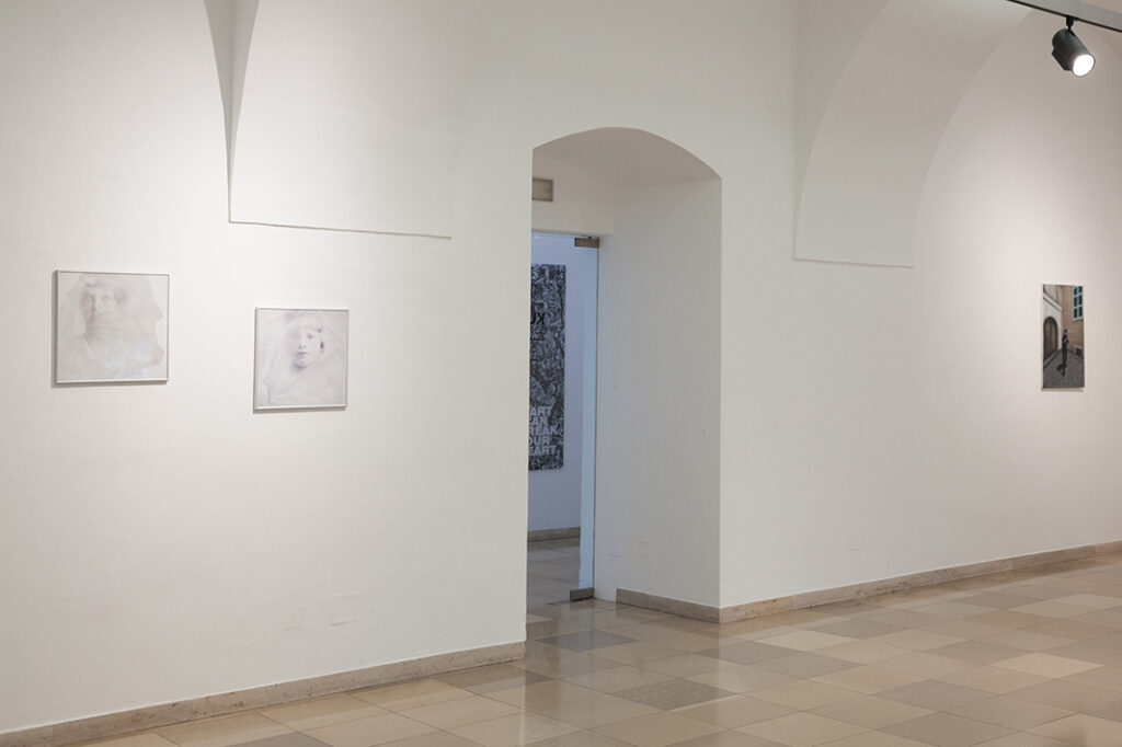 Ausstellungsansicht quite riot Galerie Die Kunstschaffenden 2023 Renate Billensteiner