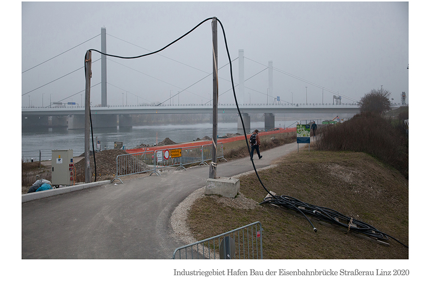 Industriegebiet Hafen Bau der Eisenbahnbrücke Straßerau Linz 2020 © Billensteiner Renate